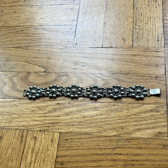 Incredible Vintage Concho Blossom Bracelet 8.5 inches - Picture 2 of 16
